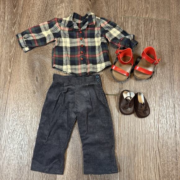 Pleasant Company Molly's After School Outfit + Brown Oxfords & Red Roller Skates - Picture 2 of 13